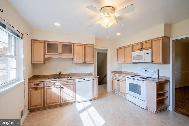 Foto del edificio - 6608 Fairlawn Dr