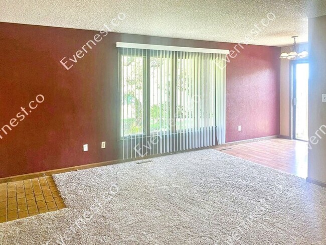 Foto del edificio - 2608 Leisure Dr