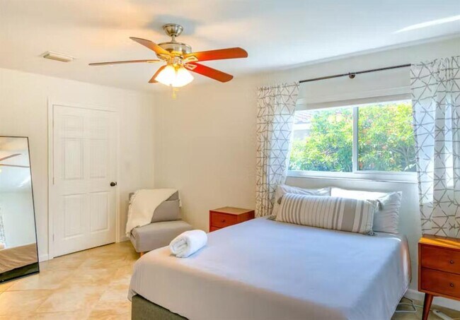 Foto del edificio - 705 NE 24th Ave