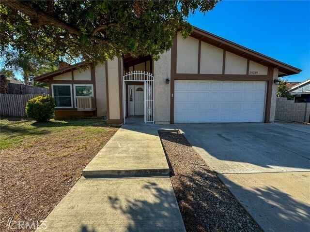 Foto principal - 25215 Hemlock Ave