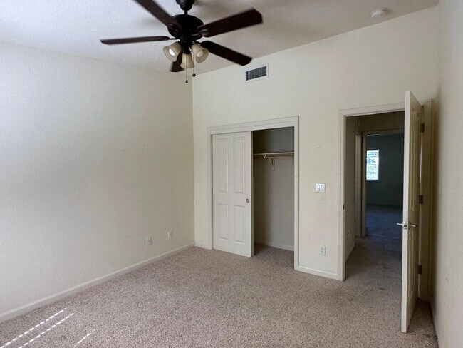 Foto del edificio - A beautiful property available May 1st