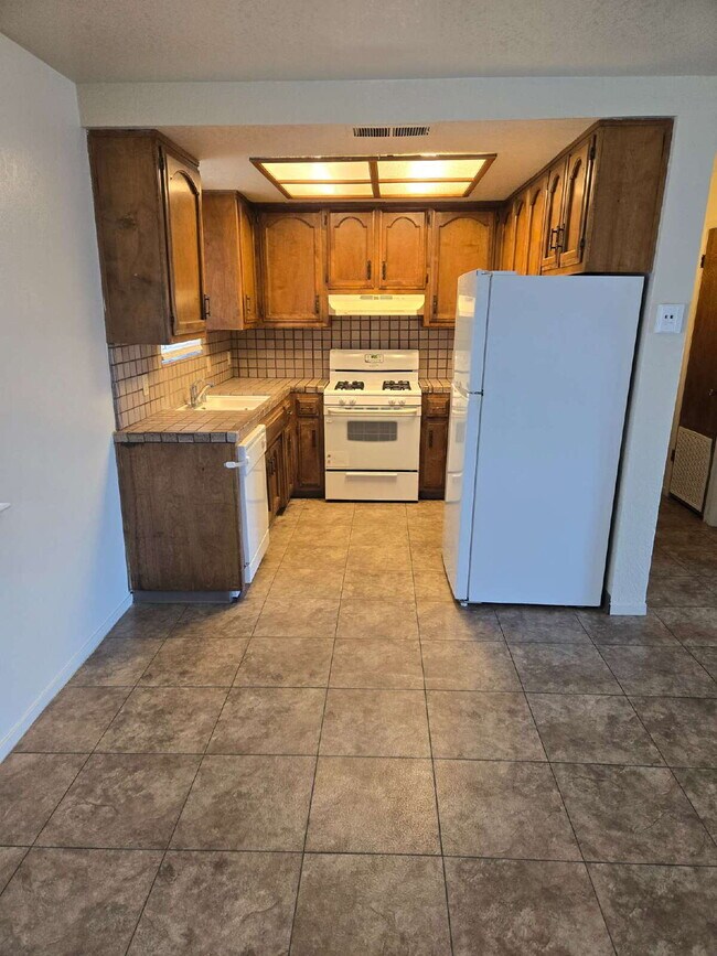 Foto del edificio - Ready Now! One bedroom apartment home with...