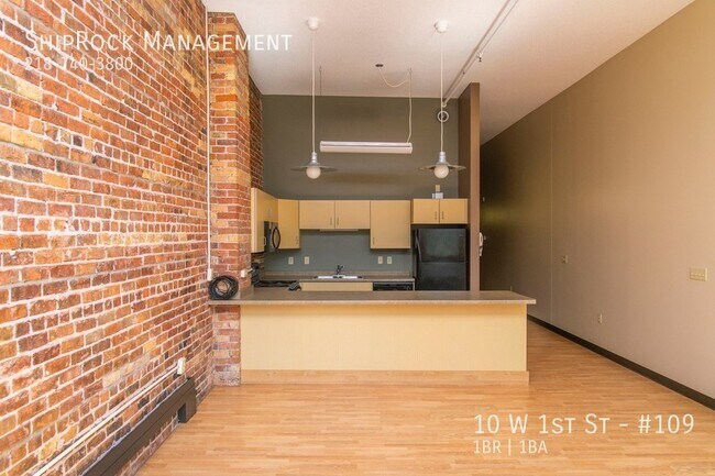 Foto del edificio - 10 W 1st St