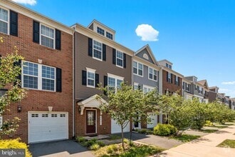 Building Photo - 8405 Girvan Ct