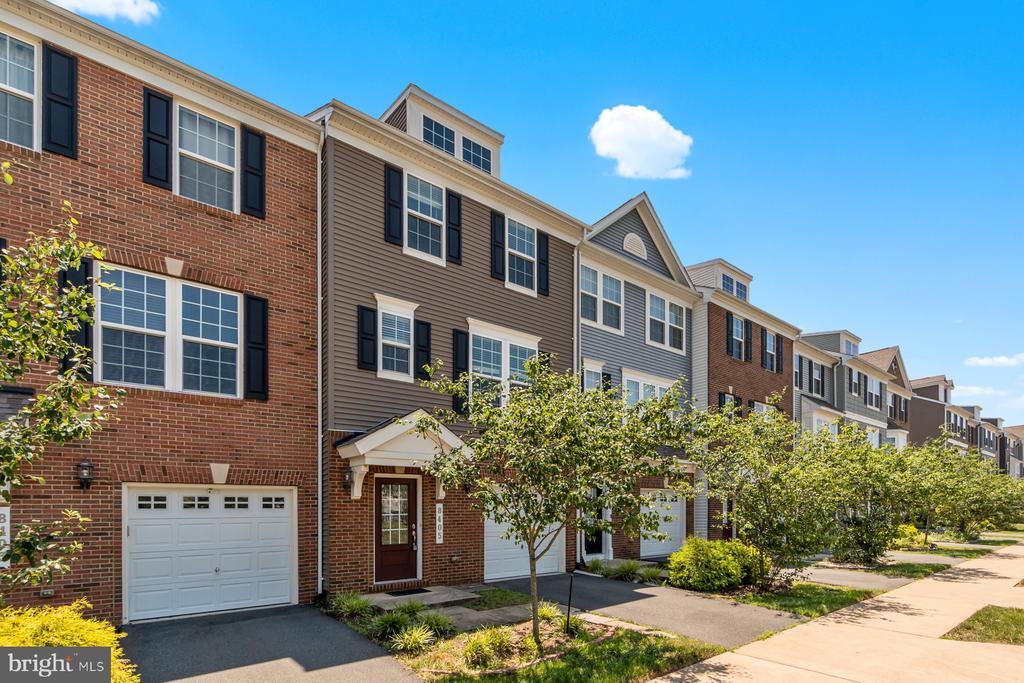 Foto principal - 8405 Girvan Ct