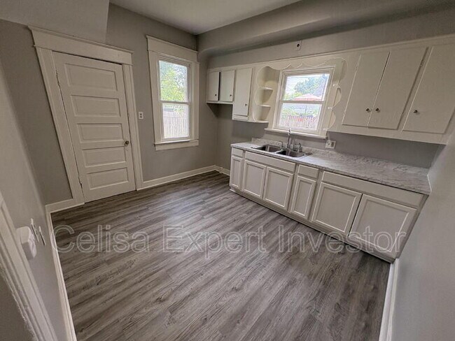 Building Photo - 448 W Wildwood Ave