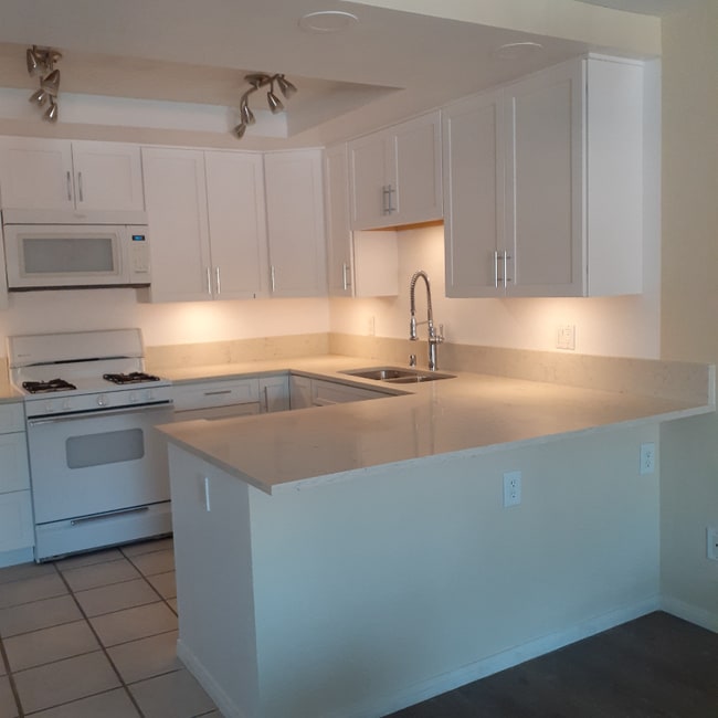 Foto del edificio - 9885 Caspi Gardens Dr