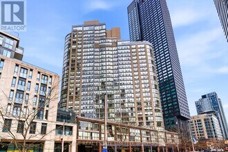 Building Photo - 24 Wellesley St W