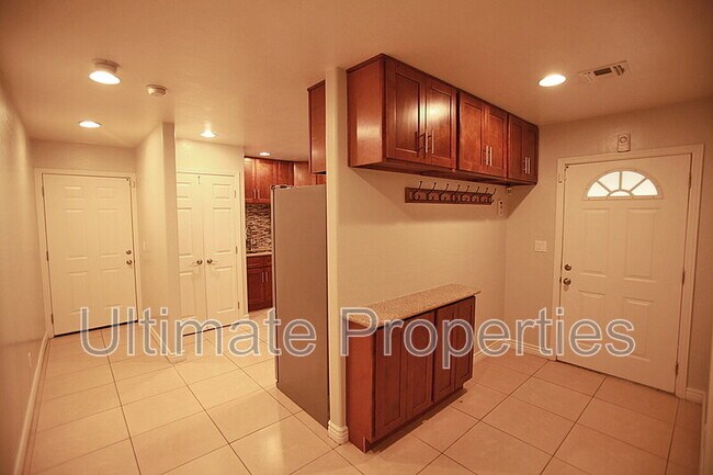 Foto del edificio - 1003 W Howe St