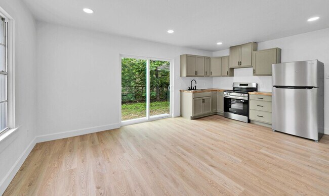 Foto del edificio - Newly remodeled 3 bedroom/2 baths coming s...