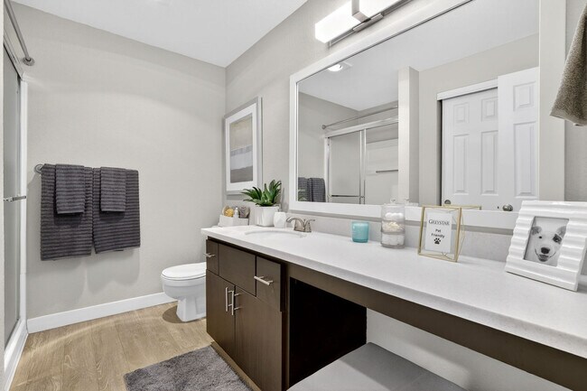Apartamentos Rivercrest Meadows — foto de la comunidad - Rivercrest Meadows