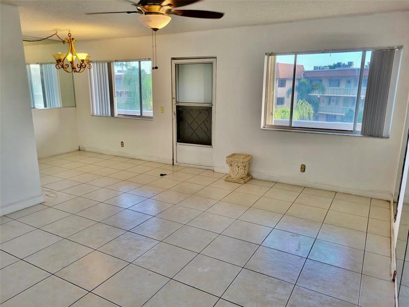 Foto principal - 600 Village Green Ct