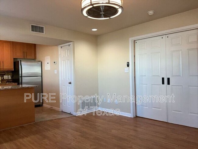 Foto del edificio - 7685 Northcross Dr