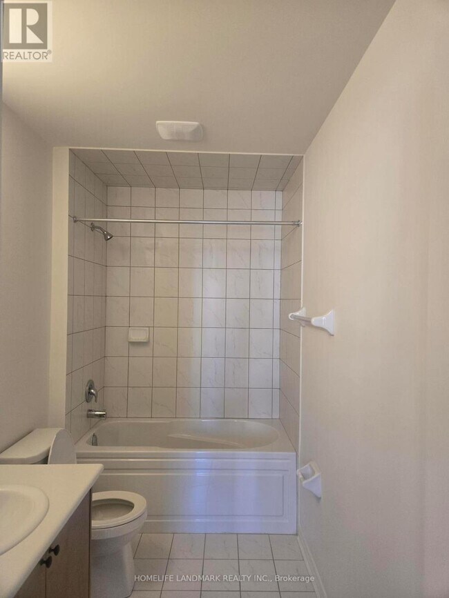 Photo du bâtiment - 3210 SIXTH LINE