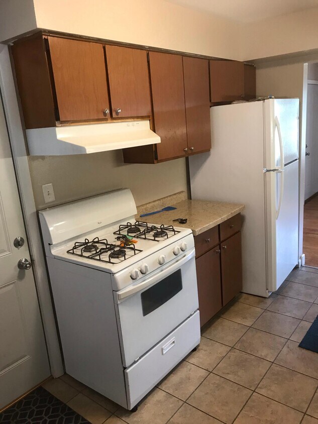 Clean appliances, nearly new refrigerator - 210 Longview Dr