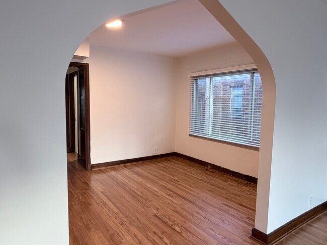 Foto del edificio - 1522 Northwest Blvd