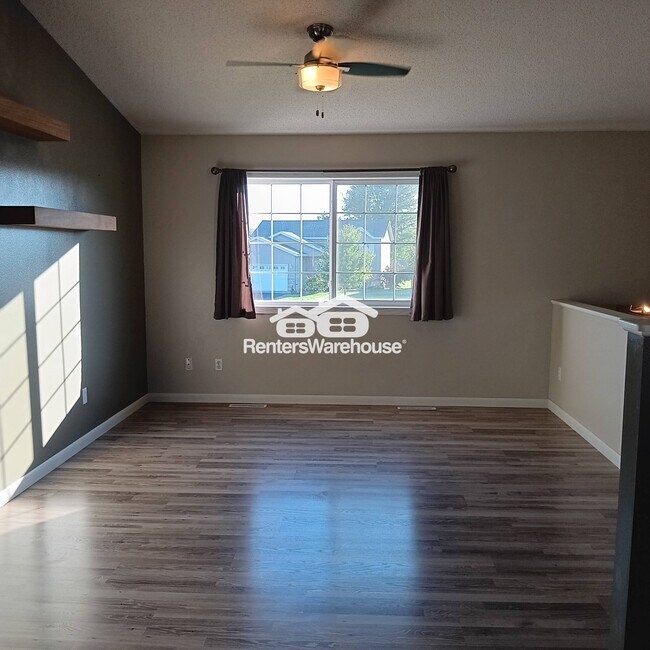 Foto del edificio - 907 3rd Ave NE