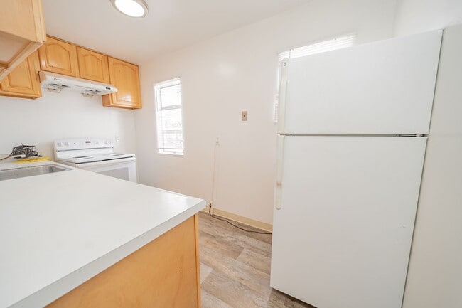 Building Photo - 1467 Russell/2880A&amp;B Sacramento