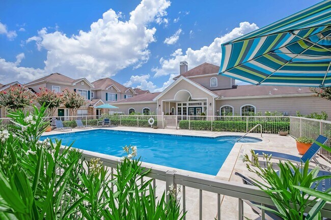 Foto del edificio - Town Park Townhomes