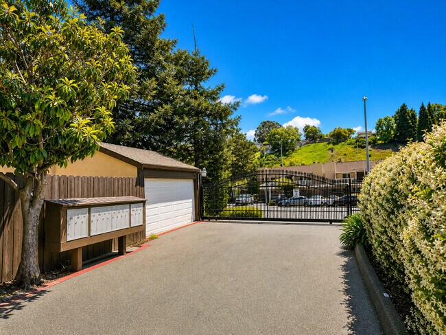 Administrador de acceso controlado en primera línea - Sequoia Townhouses
