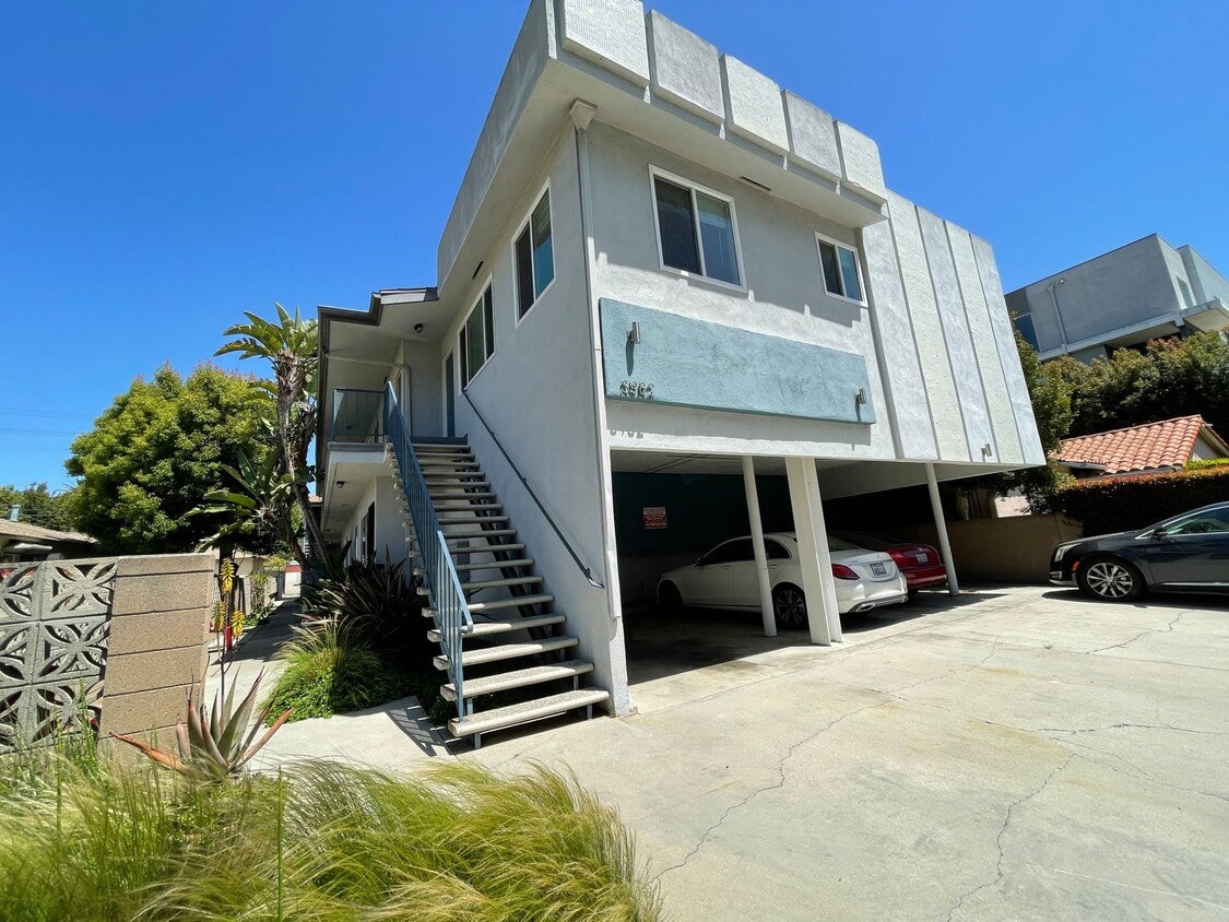 Primary Photo - 3982 Inglewood Boulevard