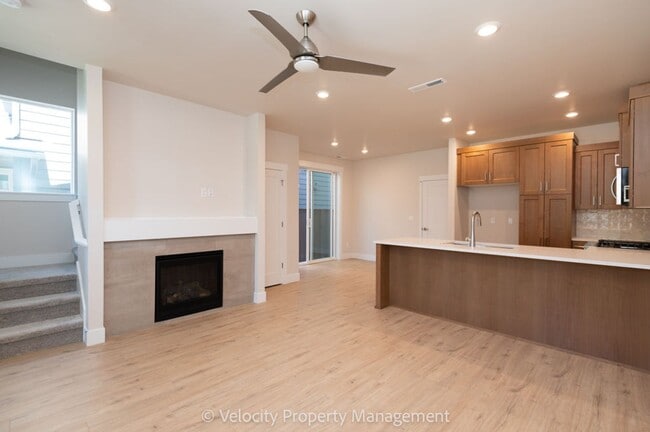 Building Photo - M555