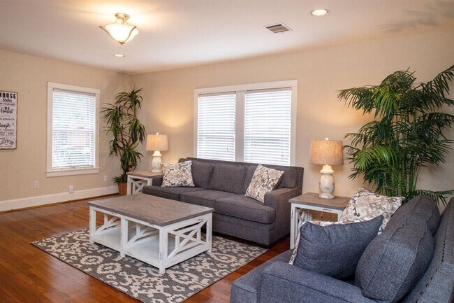 Building Photo - 1807 Crocker St