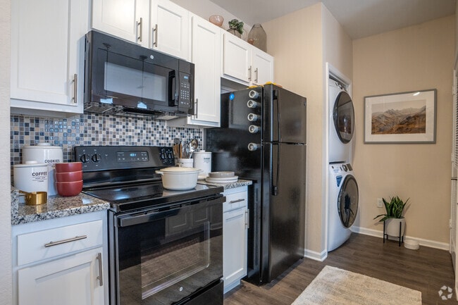 2BR, 2BA – 911SF Kitchen - The Flatts Starkville Apartments