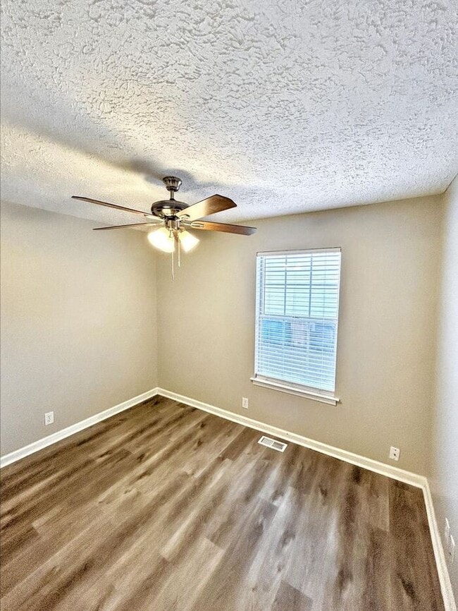 Building Photo - 2549 Slaydon Dr
