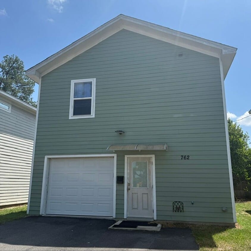 Primary Photo - 1 Bedroom, 1 Bath Cottage w/garage