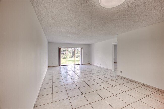Building Photo - 9818 Nob Hill Ct