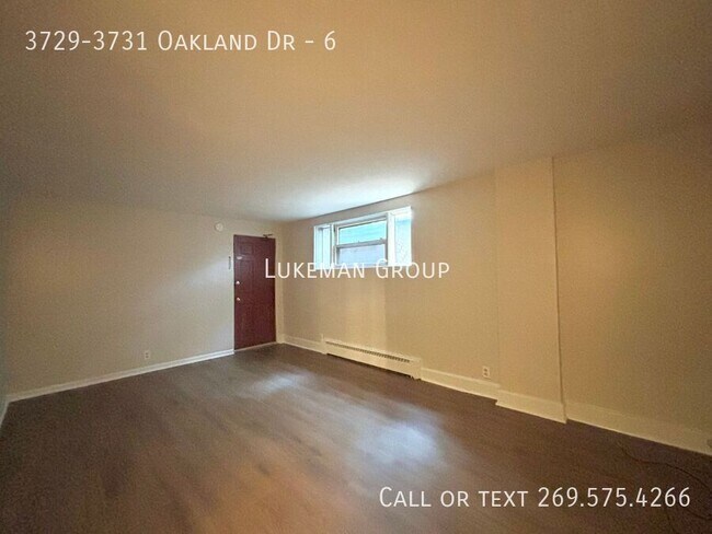 Foto del edificio - 3729-3731 Oakland Dr-6