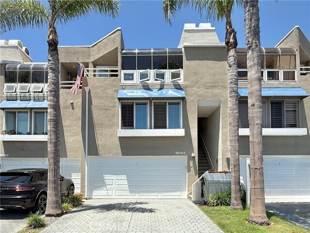 Foto principal - 16065 Surprise Ln