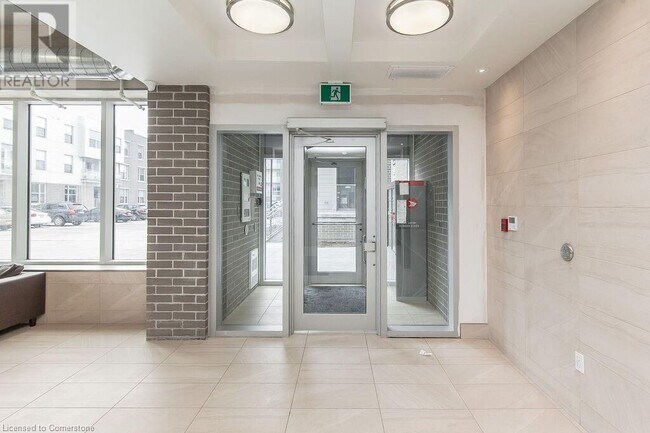 Building Photo - 62 Balsam St