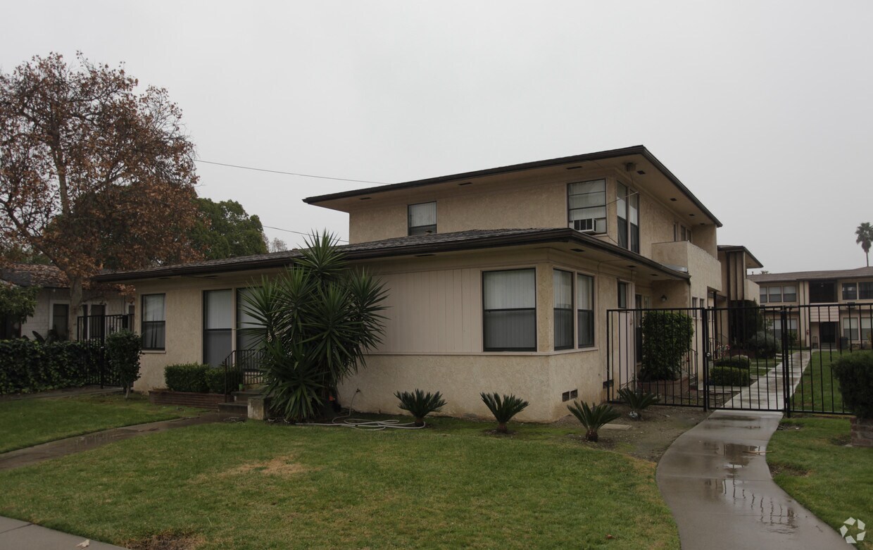 Foto principal - 541 W Flora St