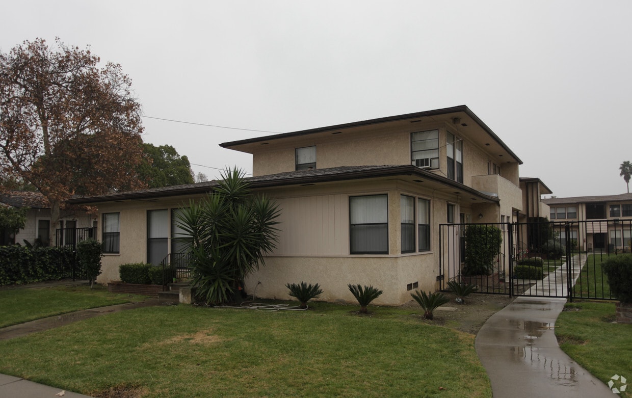 Primary Photo - 541 W Flora St