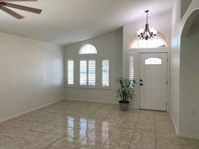 Building Photo - Beautiful home in SW Bakersfield W/Solar a...