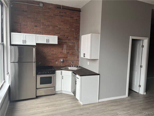 Foto del edificio - 317 S Clinton St