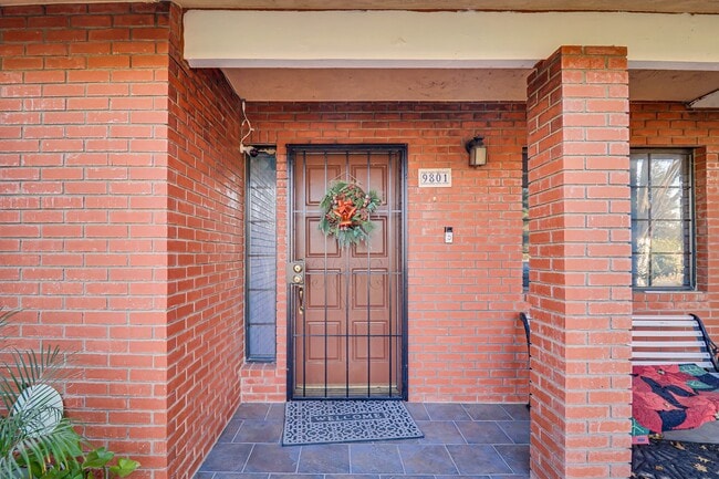 Foto del edificio - NW Home on 1/2 Acre Lot!