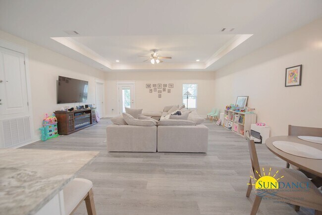 Building Photo - Stunning 3 Bedroom Home in Navarre near Highway 98!