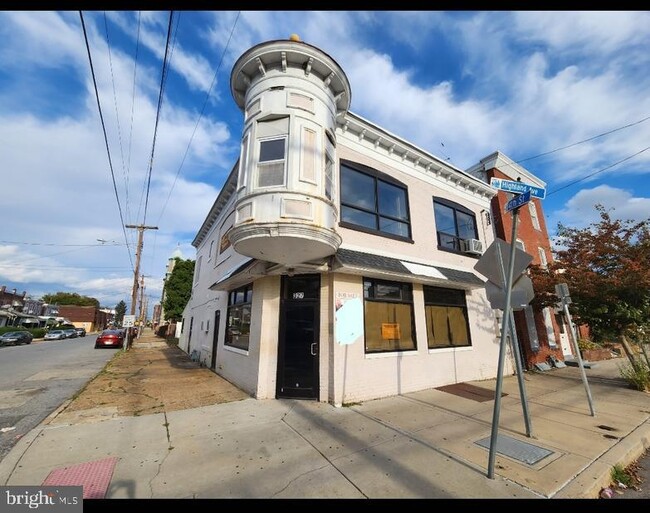 Building Photo - 327-329-329 Highland Ave