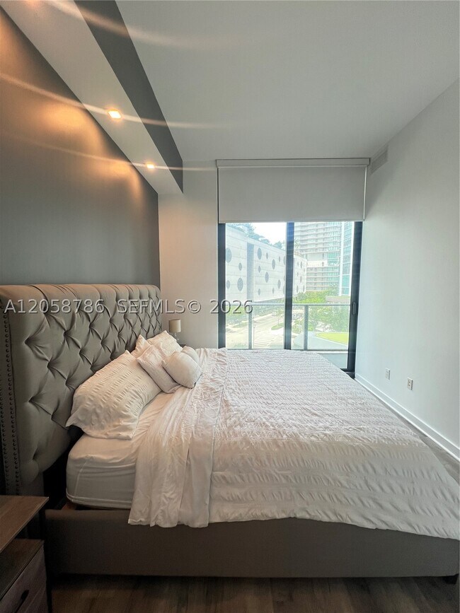 Foto del edificio - 501 NE 31st St