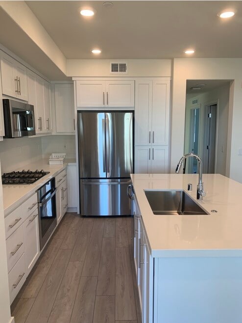 Building Photo - Broadway at Boulevard