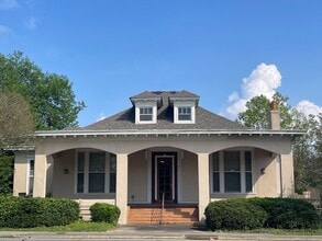 Building Photo - 420 College St