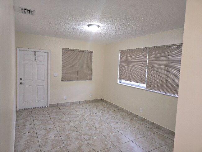 Building Photo - 305 N 61st Ave