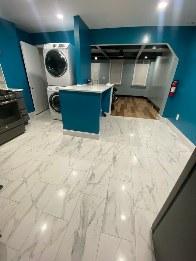 Foto del edificio - 2523 Sidney Ave