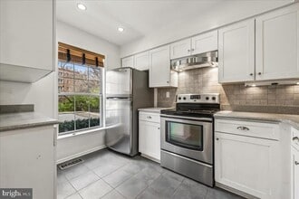 Building Photo - 2002 Derby Ridge Ln