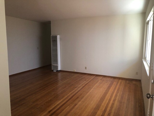Living Room - 984 Haven Ave