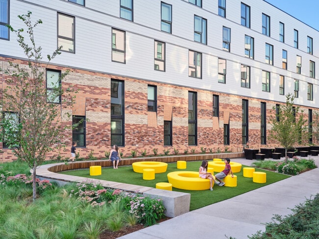 Foto del edificio - Hazel Ying Lee Apartments