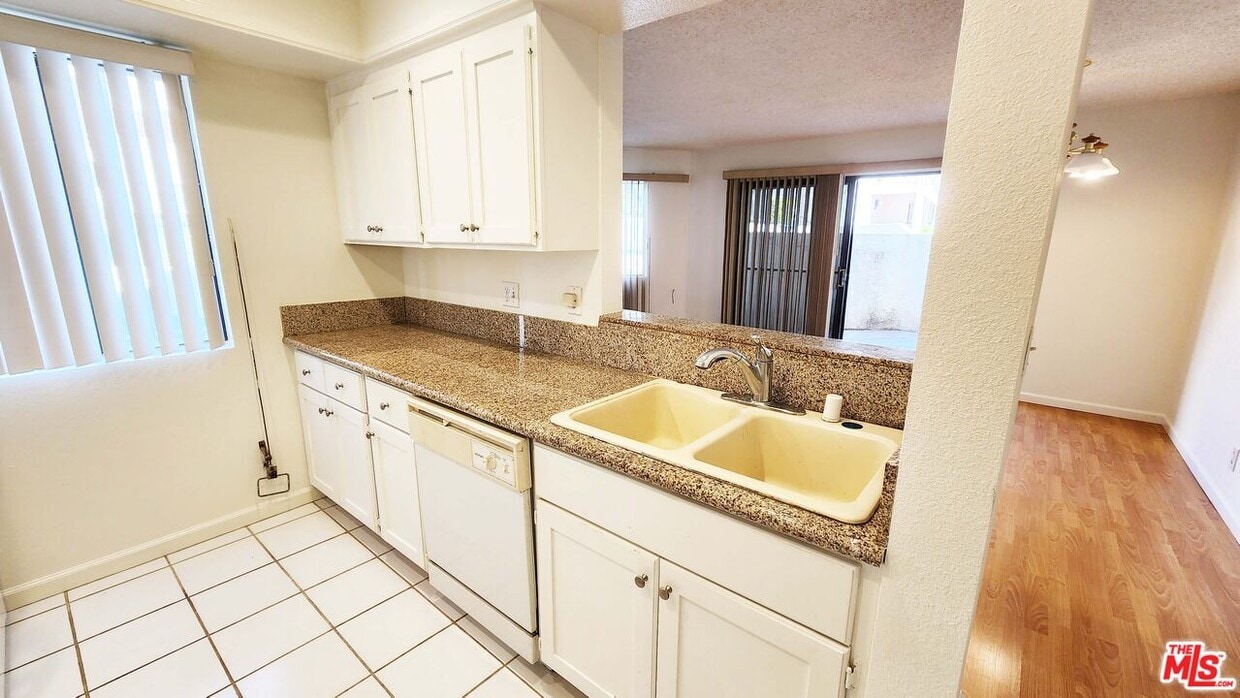 Foto principal - 1425 W 12th St